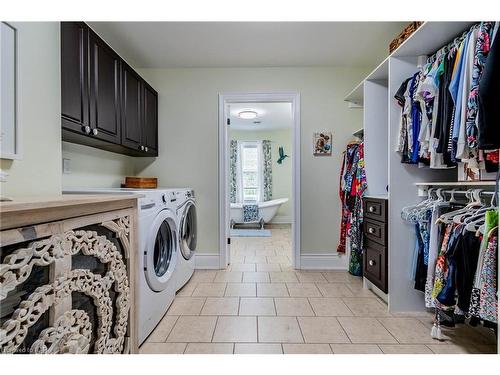 1239 Pelham Street, Fonthill, ON - Indoor Photo Showing Laundry Room