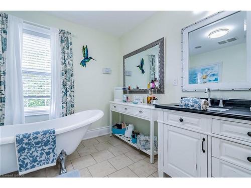 1239 Pelham Street, Fonthill, ON - Indoor Photo Showing Bathroom