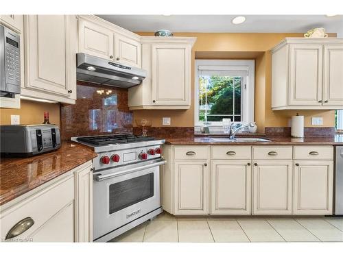 800 Green Street, Niagara-On-The-Lake, ON - Indoor Photo Showing Kitchen