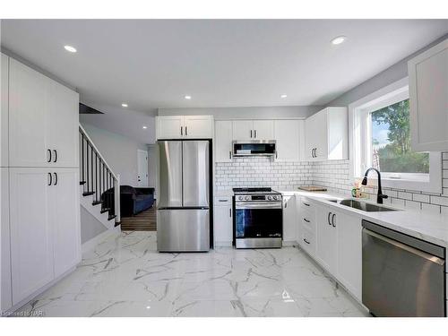 2548 3 Highway, Port Colborne, ON - Indoor Photo Showing Kitchen With Upgraded Kitchen