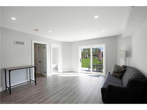 2548 3 Highway, Port Colborne, ON - Indoor Photo Showing Living Room