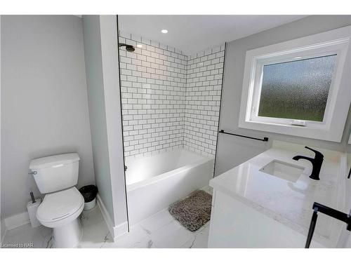 2548 3 Highway, Port Colborne, ON - Indoor Photo Showing Bathroom