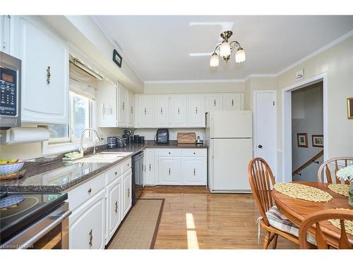 21 Windermere Court, Welland, ON - Indoor Photo Showing Kitchen