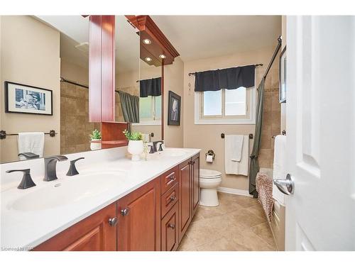 21 Windermere Court, Welland, ON - Indoor Photo Showing Bathroom