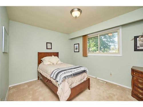 21 Windermere Court, Welland, ON - Indoor Photo Showing Bedroom