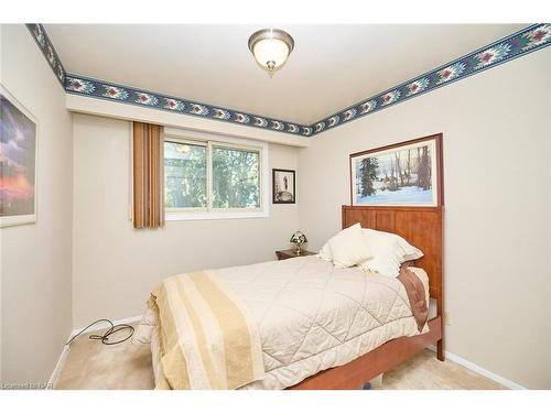 21 Windermere Court, Welland, ON - Indoor Photo Showing Bedroom