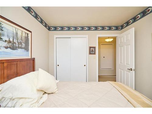 21 Windermere Court, Welland, ON - Indoor Photo Showing Bedroom