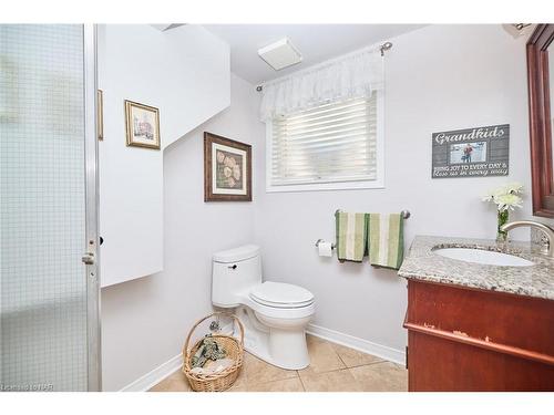 21 Windermere Court, Welland, ON - Indoor Photo Showing Bathroom