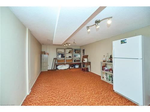 21 Windermere Court, Welland, ON - Indoor Photo Showing Other Room