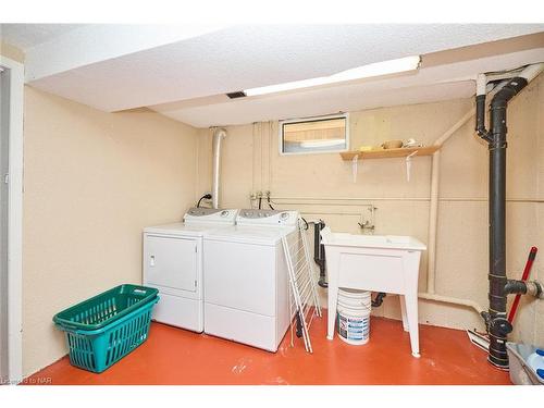 21 Windermere Court, Welland, ON - Indoor Photo Showing Laundry Room