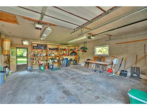 21 Windermere Court, Welland, ON - Indoor Photo Showing Garage