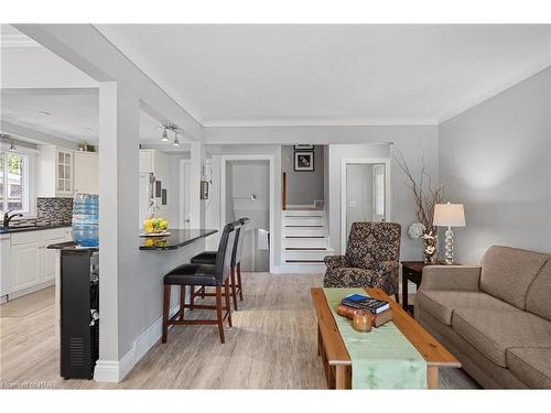 75 Aquadale Drive, St. Catharines, ON - Indoor Photo Showing Living Room