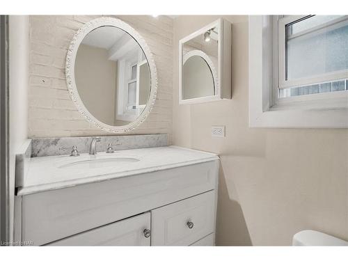 75 Aquadale Drive, St. Catharines, ON - Indoor Photo Showing Bathroom