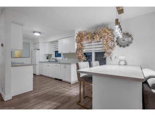 6362 Galaxy Drive, Niagara Falls, ON - Indoor Photo Showing Kitchen