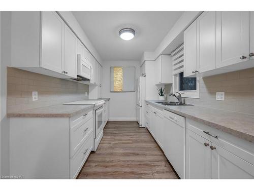 6362 Galaxy Drive, Niagara Falls, ON - Indoor Photo Showing Kitchen With Double Sink