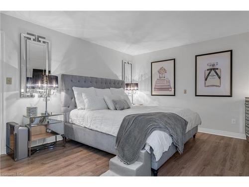 6362 Galaxy Drive, Niagara Falls, ON - Indoor Photo Showing Bedroom