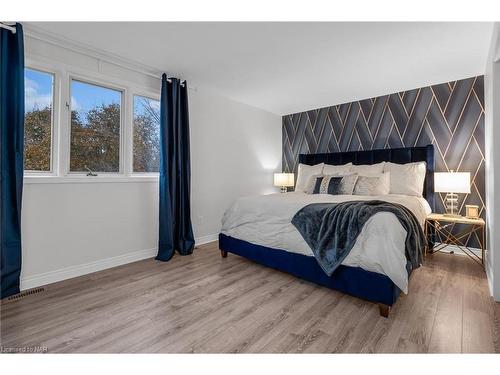 6362 Galaxy Drive, Niagara Falls, ON - Indoor Photo Showing Bedroom