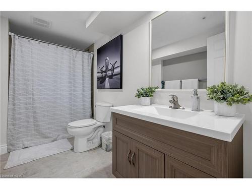 6362 Galaxy Drive, Niagara Falls, ON - Indoor Photo Showing Bathroom