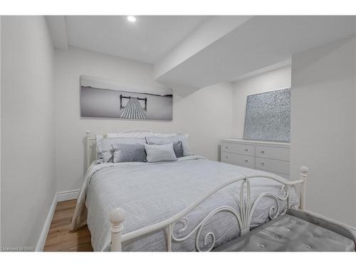 6362 Galaxy Drive, Niagara Falls, ON - Indoor Photo Showing Bedroom