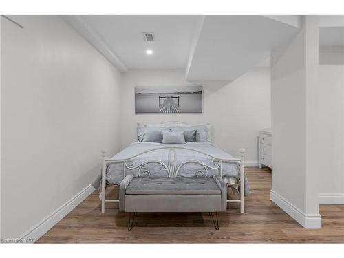 6362 Galaxy Drive, Niagara Falls, ON - Indoor Photo Showing Bedroom