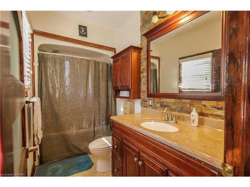 714 Main St W Street W, Port Colborne, ON - Indoor Photo Showing Bathroom