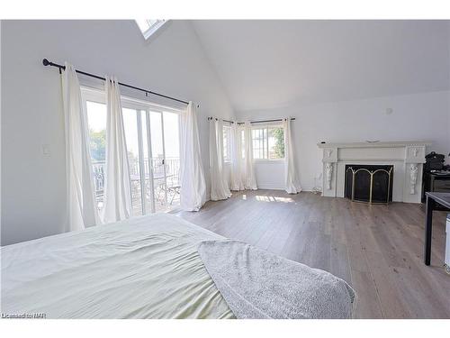 532 Ridgeway Road, Fort Erie, ON - Indoor Photo Showing Bedroom