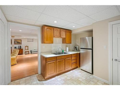 13-8142 Costabile Drive, Niagara Falls, ON - Indoor Photo Showing Kitchen With Double Sink