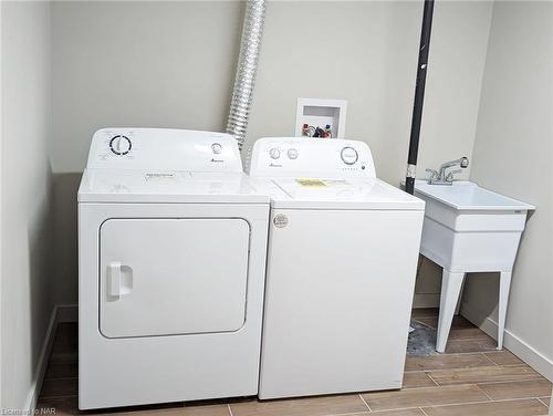 Lower-10 Meadowvale Place, Welland, ON - Indoor Photo Showing Laundry Room