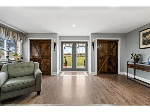 11366 Highway 3 West, Wainfleet, ON - Indoor Photo Showing Living Room