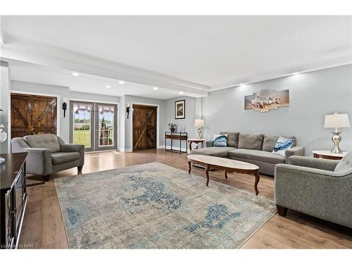 11366 Highway 3 West, Wainfleet, ON - Indoor Photo Showing Living Room