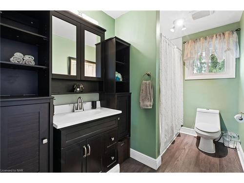 11366 Highway 3 West, Wainfleet, ON - Indoor Photo Showing Bathroom