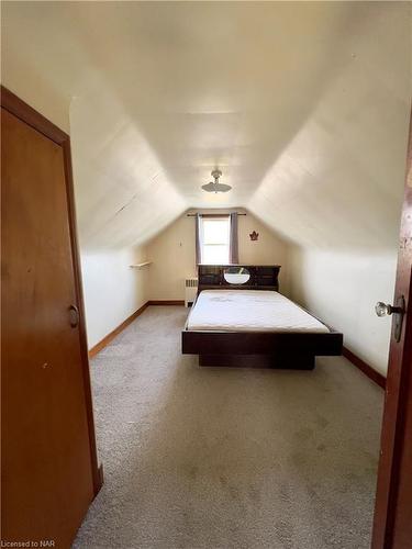 5 Bolton Avenue, Thorold, ON - Indoor Photo Showing Bedroom