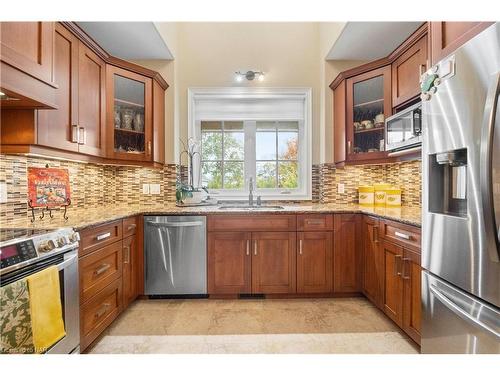 44 Stoneridge Crescent, Niagara-On-The-Lake, ON - Indoor Photo Showing Kitchen With Upgraded Kitchen