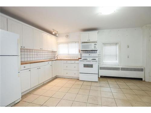 4477 Jordan Road, Jordan Station, ON - Indoor Photo Showing Kitchen