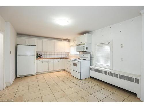 4477 Jordan Road, Jordan Station, ON - Indoor Photo Showing Kitchen