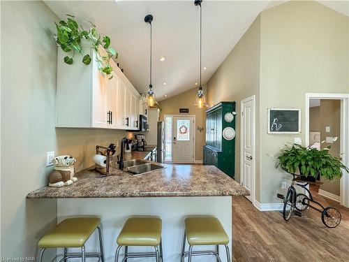 49 Bogart Street, St. Catharines, ON - Indoor Photo Showing Kitchen With Double Sink With Upgraded Kitchen