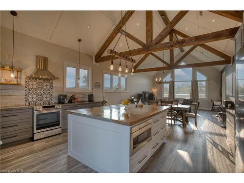 3921 Miller Rd, Port Colborne, ON - Indoor Photo Showing Kitchen With Upgraded Kitchen