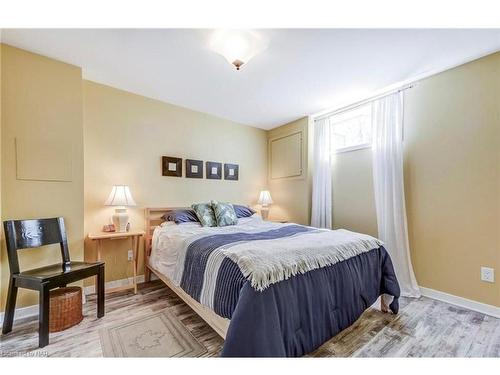 29 Confederation Drive, Niagara-On-The-Lake, ON - Indoor Photo Showing Bedroom