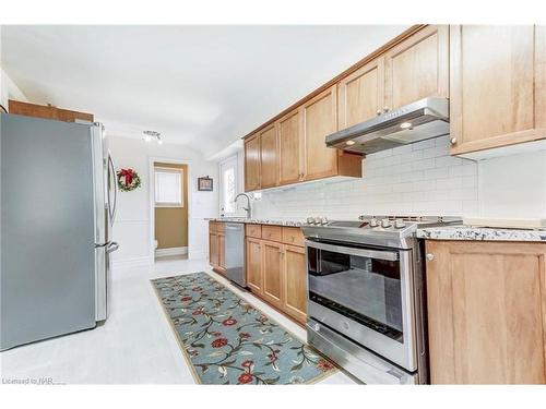 29 Confederation Drive, Niagara-On-The-Lake, ON - Indoor Photo Showing Kitchen