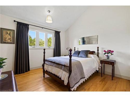 50672 Green Road S, Wainfleet, ON - Indoor Photo Showing Bedroom