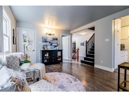 297 Tanbark Road, St. Davids, ON - Indoor Photo Showing Living Room