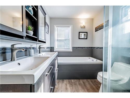 297 Tanbark Road, St. Davids, ON - Indoor Photo Showing Bathroom