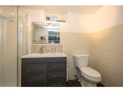 42 Santone Avenue, Welland, ON - Indoor Photo Showing Bathroom