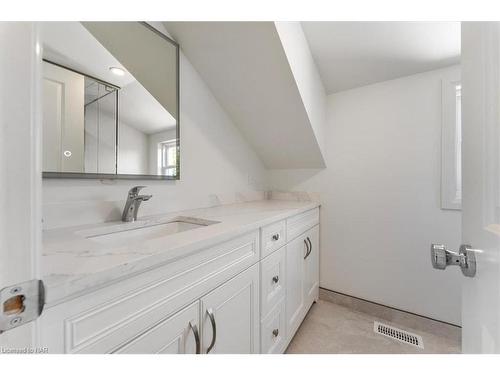 13 Ambrose Street, St. Catharines, ON - Indoor Photo Showing Bathroom