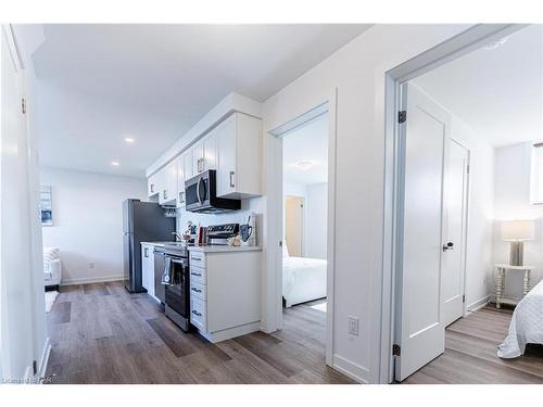 314-4263 Fourth Avenue, Niagara Falls, ON - Indoor Photo Showing Kitchen