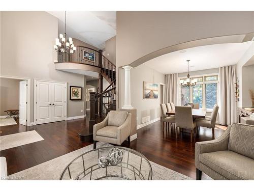 22 Red Haven Drive, Niagara-On-The-Lake, ON - Indoor Photo Showing Living Room