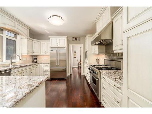 22 Red Haven Drive, Niagara-On-The-Lake, ON - Indoor Photo Showing Kitchen With Upgraded Kitchen