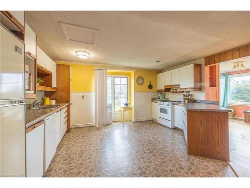 86 Feeder Lane, Dunnville, ON - Indoor Photo Showing Kitchen