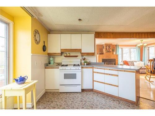 86 Feeder Lane, Dunnville, ON - Indoor Photo Showing Kitchen