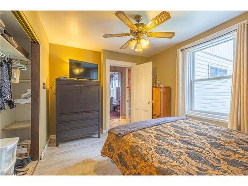 86 Feeder Lane, Dunnville, ON - Indoor Photo Showing Bedroom